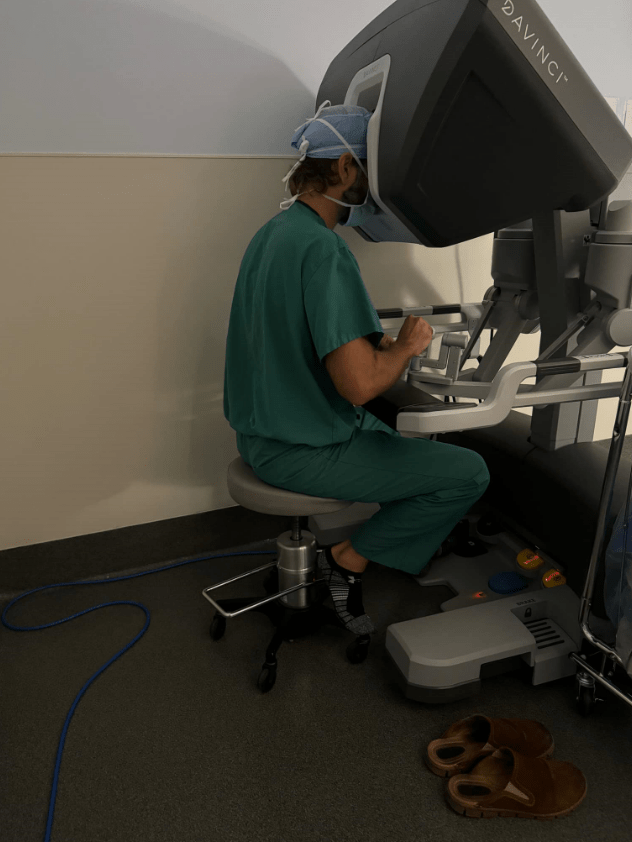 Dr. Theleman operating with the da Vinci Robot